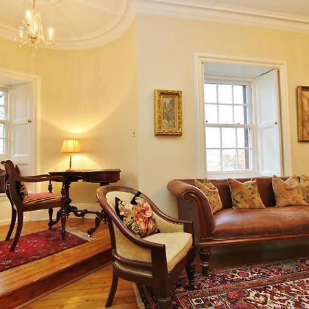 Elegant 3-Bedroom Ramsay Garden Apartment In Edinburgh City Centre Exteriér fotografie