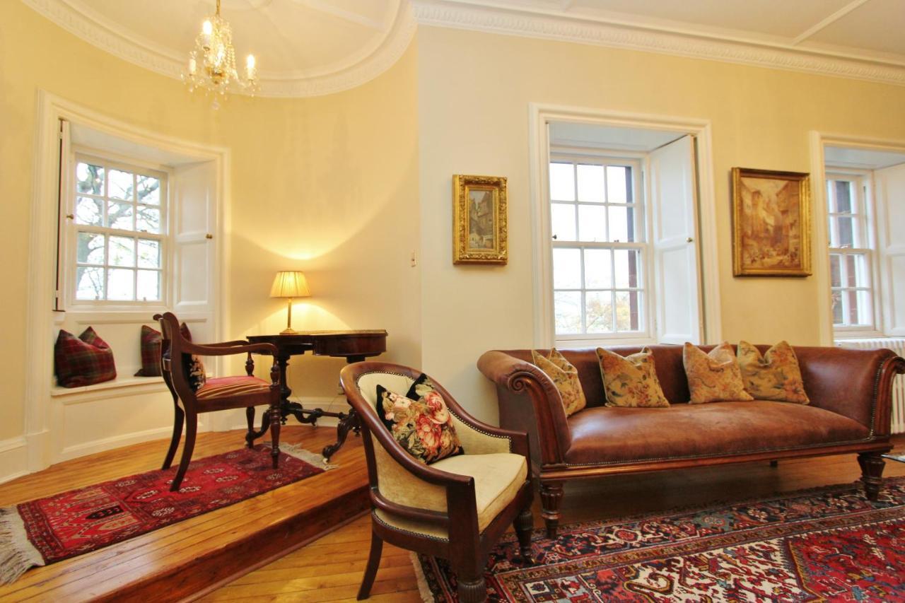Elegant 3-Bedroom Ramsay Garden Apartment In Edinburgh City Centre Exteriér fotografie