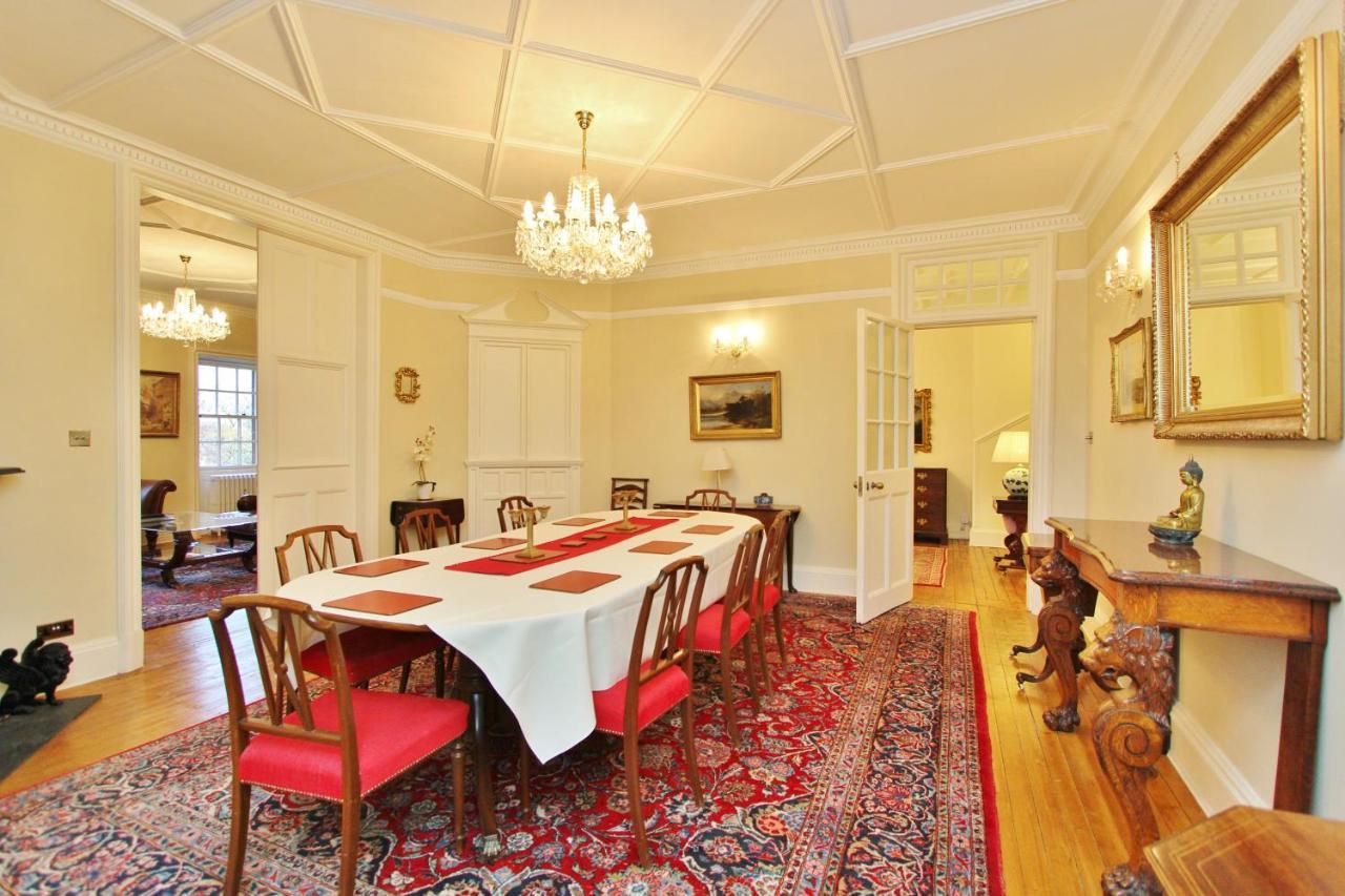 Elegant 3-Bedroom Ramsay Garden Apartment In Edinburgh City Centre Exteriér fotografie