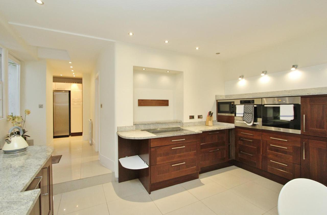 Elegant 3-Bedroom Ramsay Garden Apartment In Edinburgh City Centre Exteriér fotografie