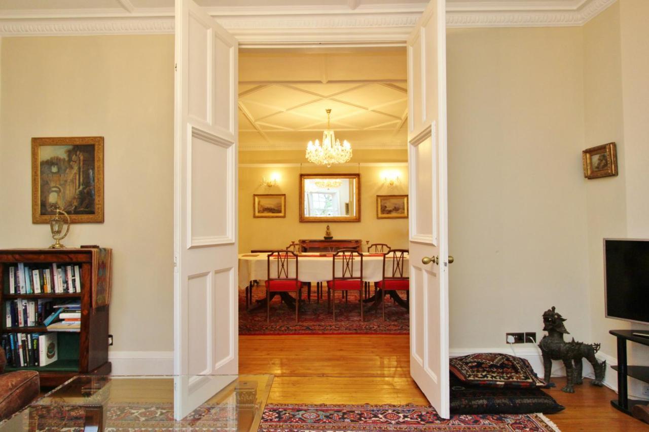 Elegant 3-Bedroom Ramsay Garden Apartment In Edinburgh City Centre Exteriér fotografie
