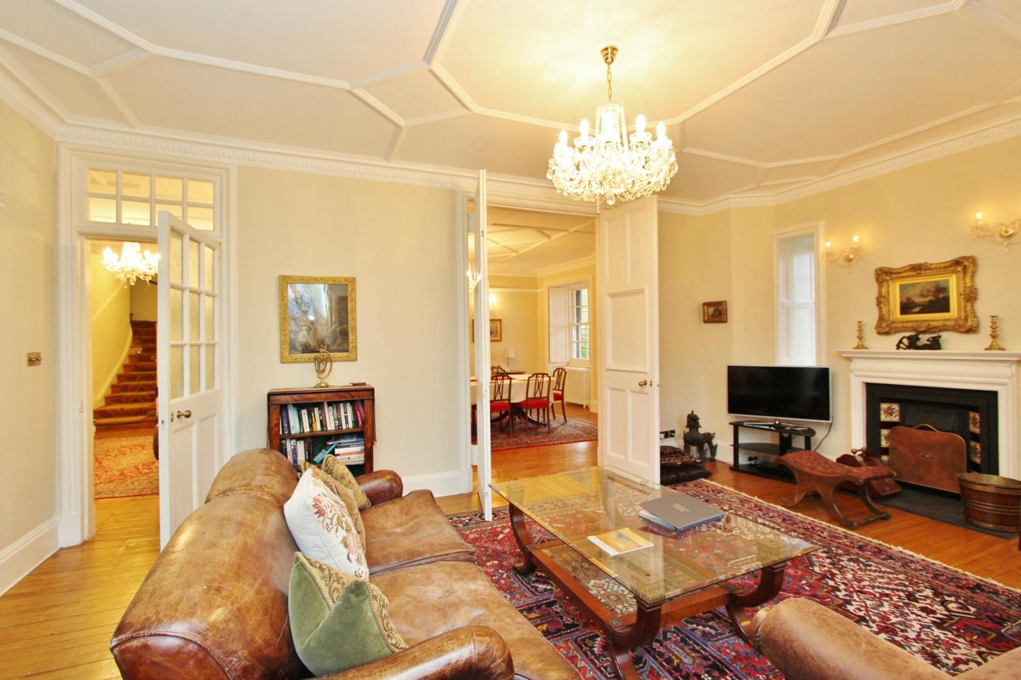 Elegant 3-Bedroom Ramsay Garden Apartment In Edinburgh City Centre Exteriér fotografie