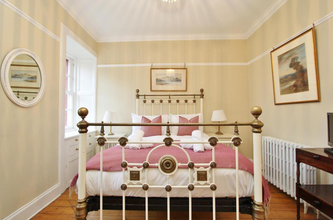Elegant 3-Bedroom Ramsay Garden Apartment In Edinburgh City Centre Exteriér fotografie