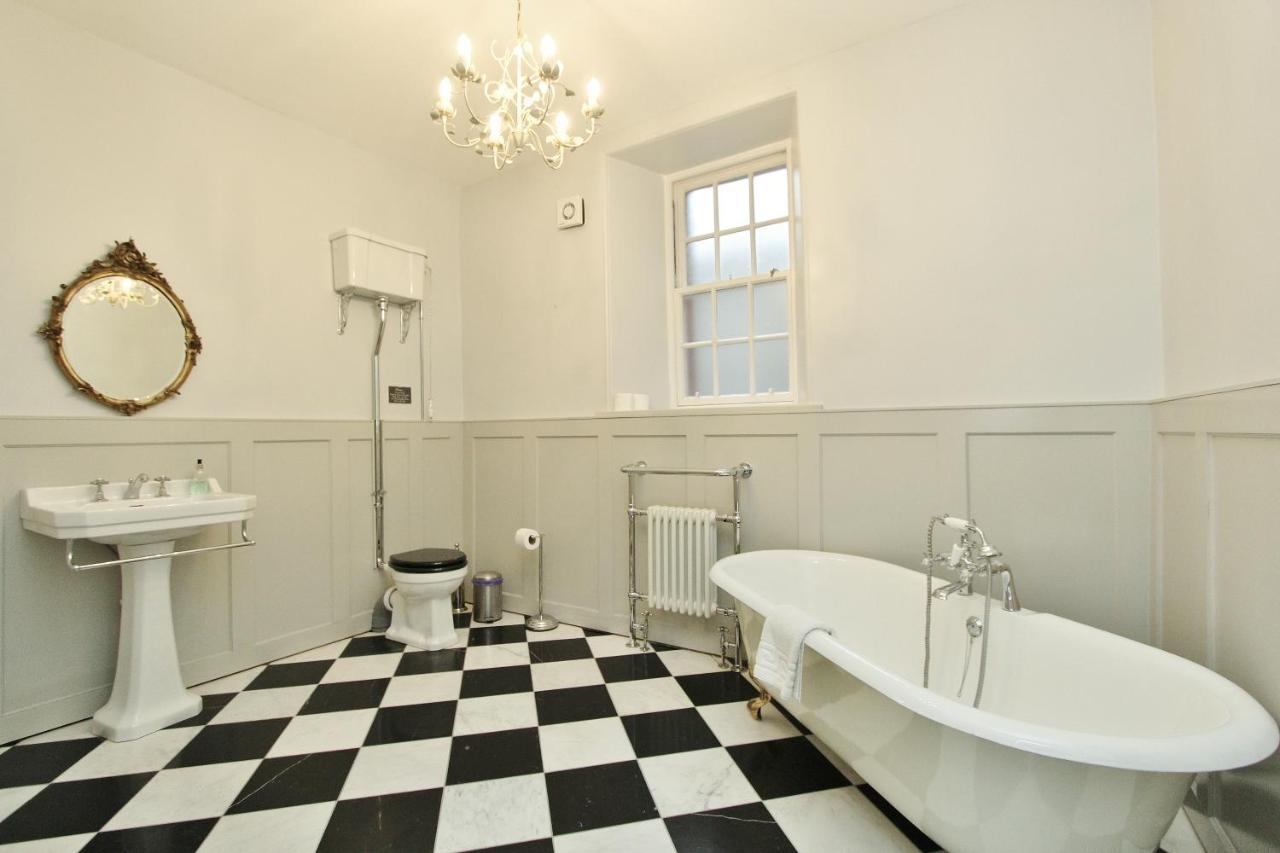 Elegant 3-Bedroom Ramsay Garden Apartment In Edinburgh City Centre Exteriér fotografie