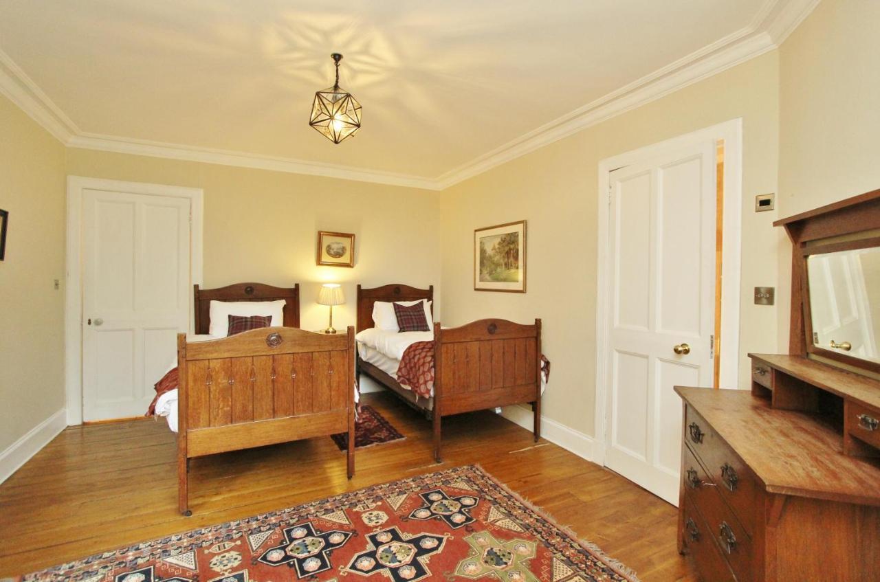 Elegant 3-Bedroom Ramsay Garden Apartment In Edinburgh City Centre Exteriér fotografie