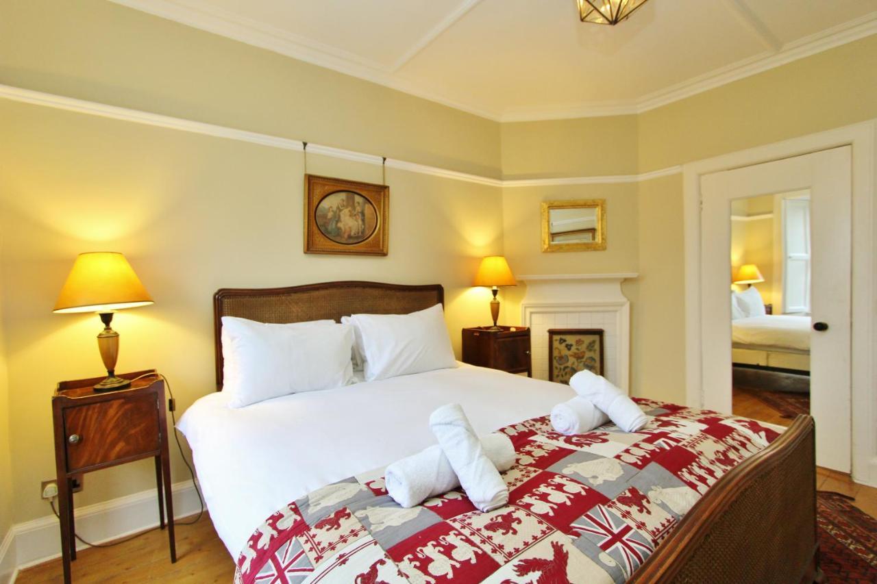 Elegant 3-Bedroom Ramsay Garden Apartment In Edinburgh City Centre Exteriér fotografie