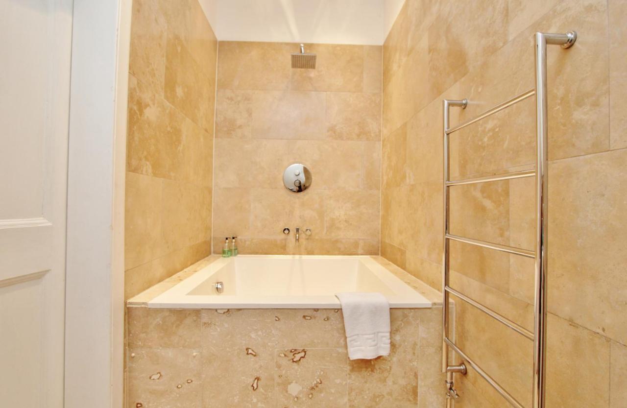 Elegant 3-Bedroom Ramsay Garden Apartment In Edinburgh City Centre Exteriér fotografie