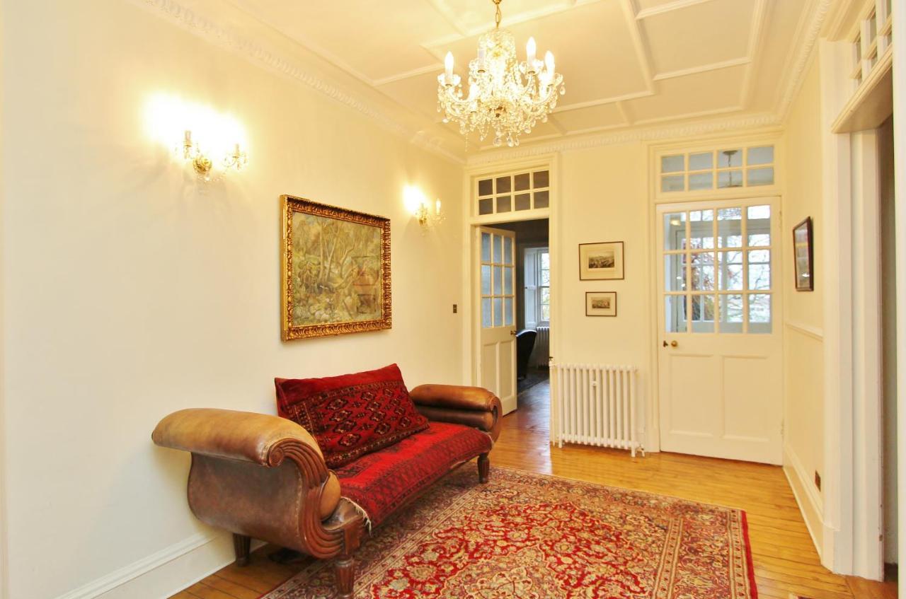Elegant 3-Bedroom Ramsay Garden Apartment In Edinburgh City Centre Exteriér fotografie