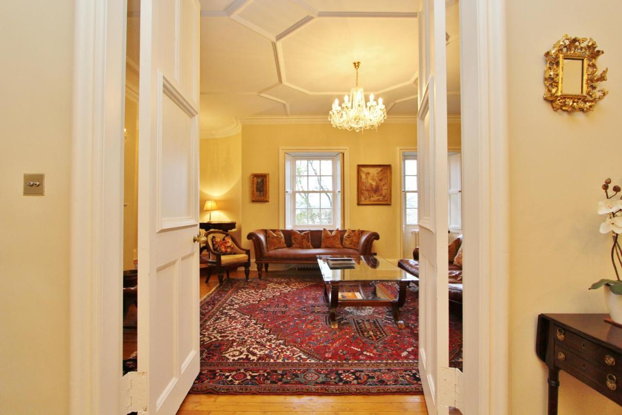 Elegant 3-Bedroom Ramsay Garden Apartment In Edinburgh City Centre Exteriér fotografie